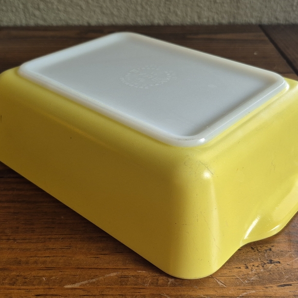 Yellow Pyrex Refrigerator Dish - Picture 3 of 8